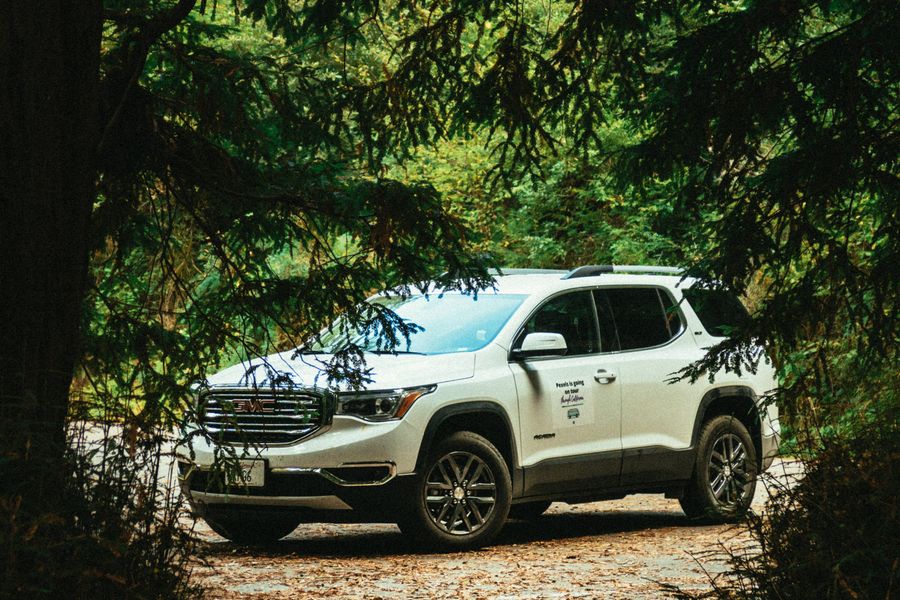 Grand SUV blanc 7 places disponible à la location